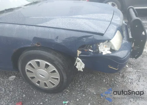 2011 Ford Crown Victoria Police Interceptor z USA, uszkodzony, nr VIN 2FABP7BV2BX172403